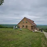 Vinarsky Dom U Kriza *