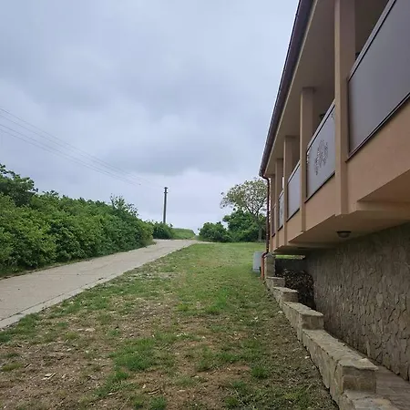 Vinársky Dom U Kríža Vradiste