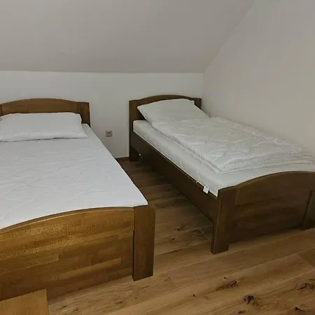 Vinársky Dom U Kríža Vradiste