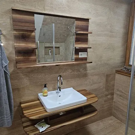 Vinarsky Dom U Kriza *