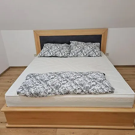 Vinarsky Dom U Kriza *