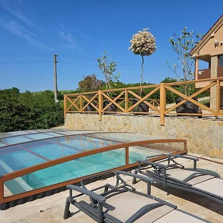 Vinarsky Dom U Kriza *