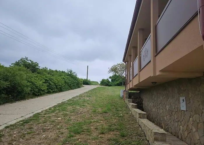 Vinarsky Dom U Kriza Vradiste