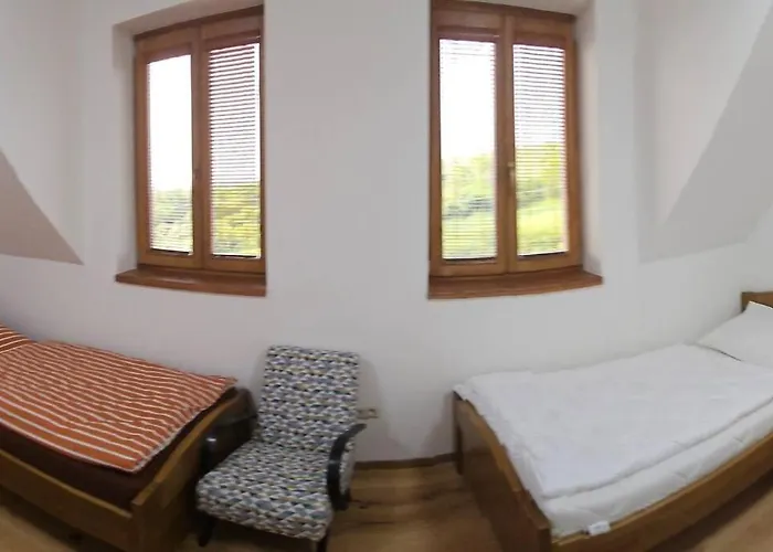 Villa Vinársky Dom U Kríža *