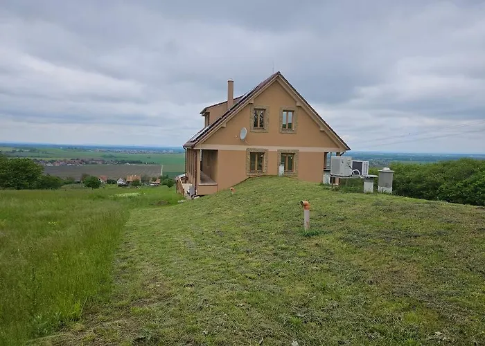 Vinársky Dom U Kríža *
