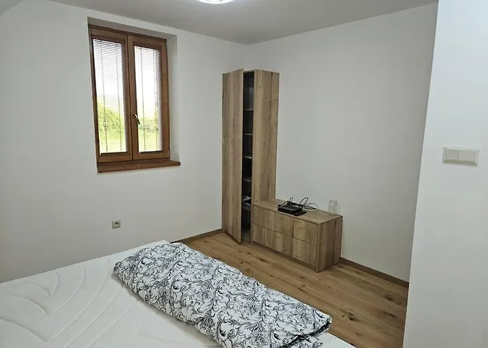 Villa Vinársky Dom U Kríža *