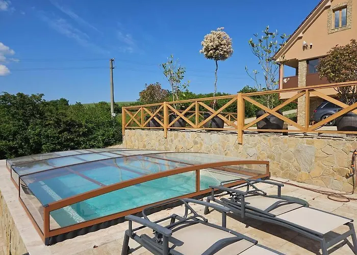 Vinarsky Dom U Kriza *