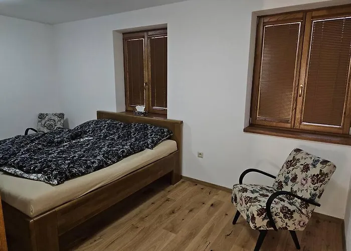 Villa Vinársky Dom U Kríža *