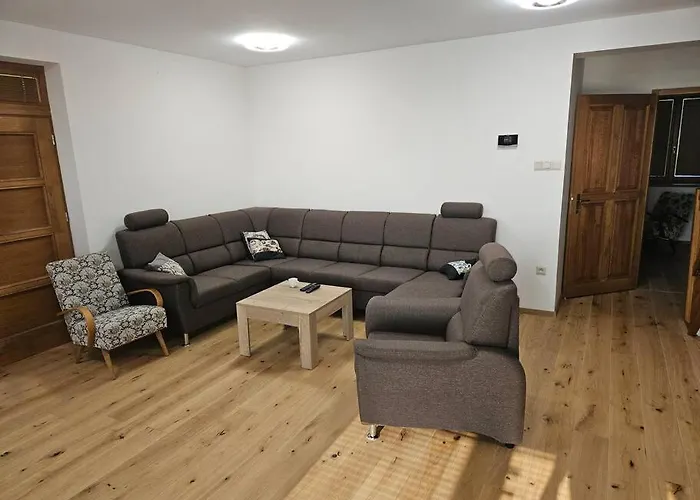 Villa Vinársky Dom U Kríža *