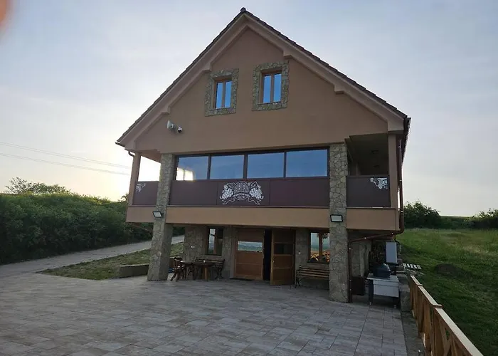 Vinársky Dom U Kríža Villa